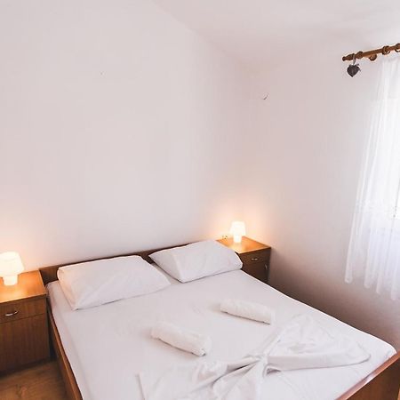 Apartmani Males Rogoznica  Exterior foto