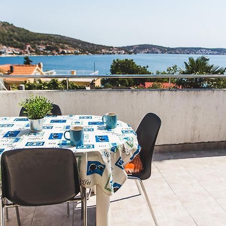 Apartmani Males Rogoznica  Exterior foto