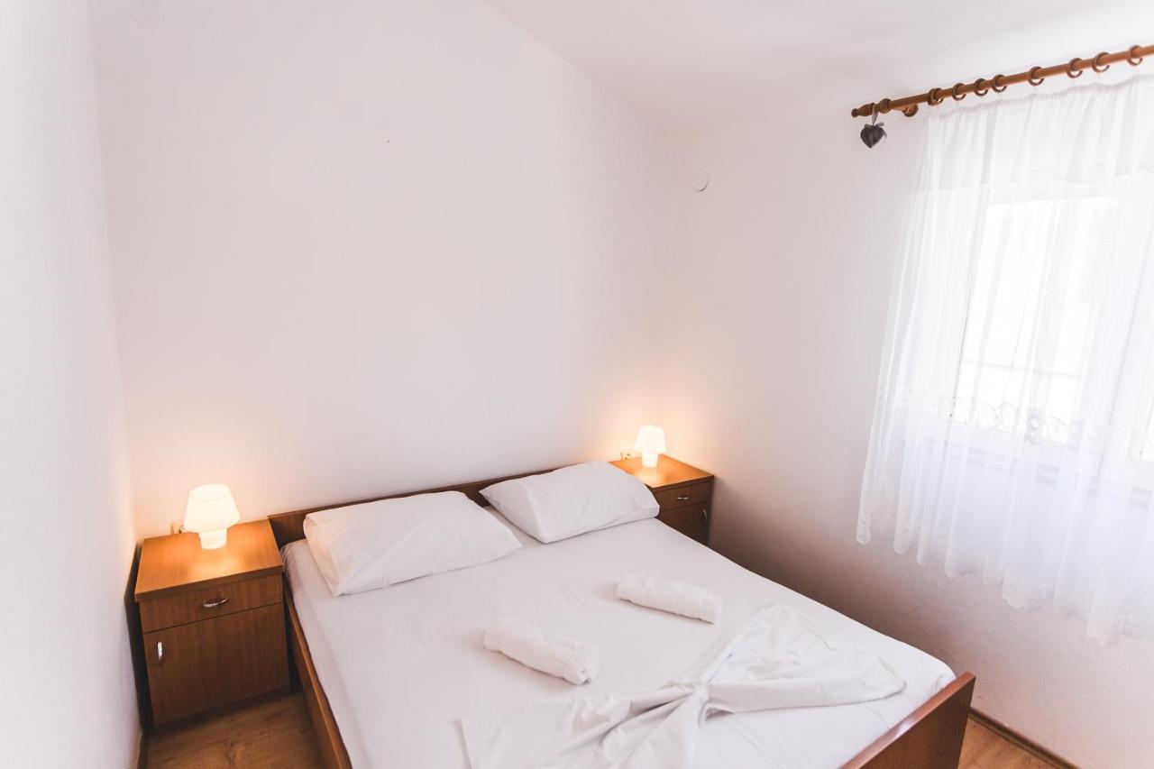 Apartmani Males Rogoznica  Exterior foto
