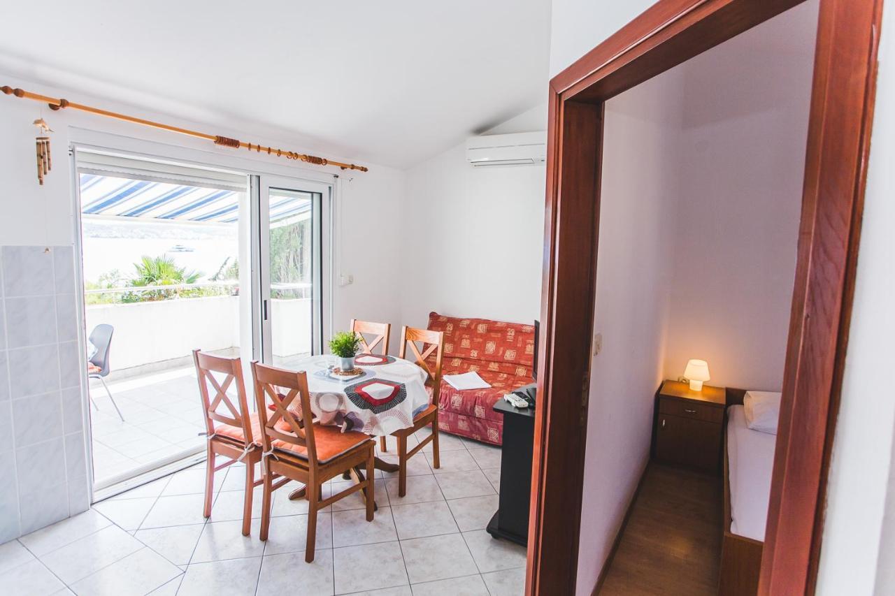 Apartmani Males Rogoznica  Exterior foto