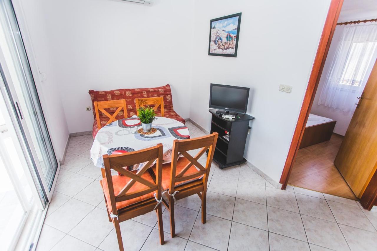Apartmani Males Rogoznica  Exterior foto