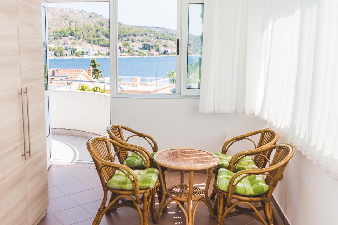 Apartmani Males Rogoznica  Exterior foto