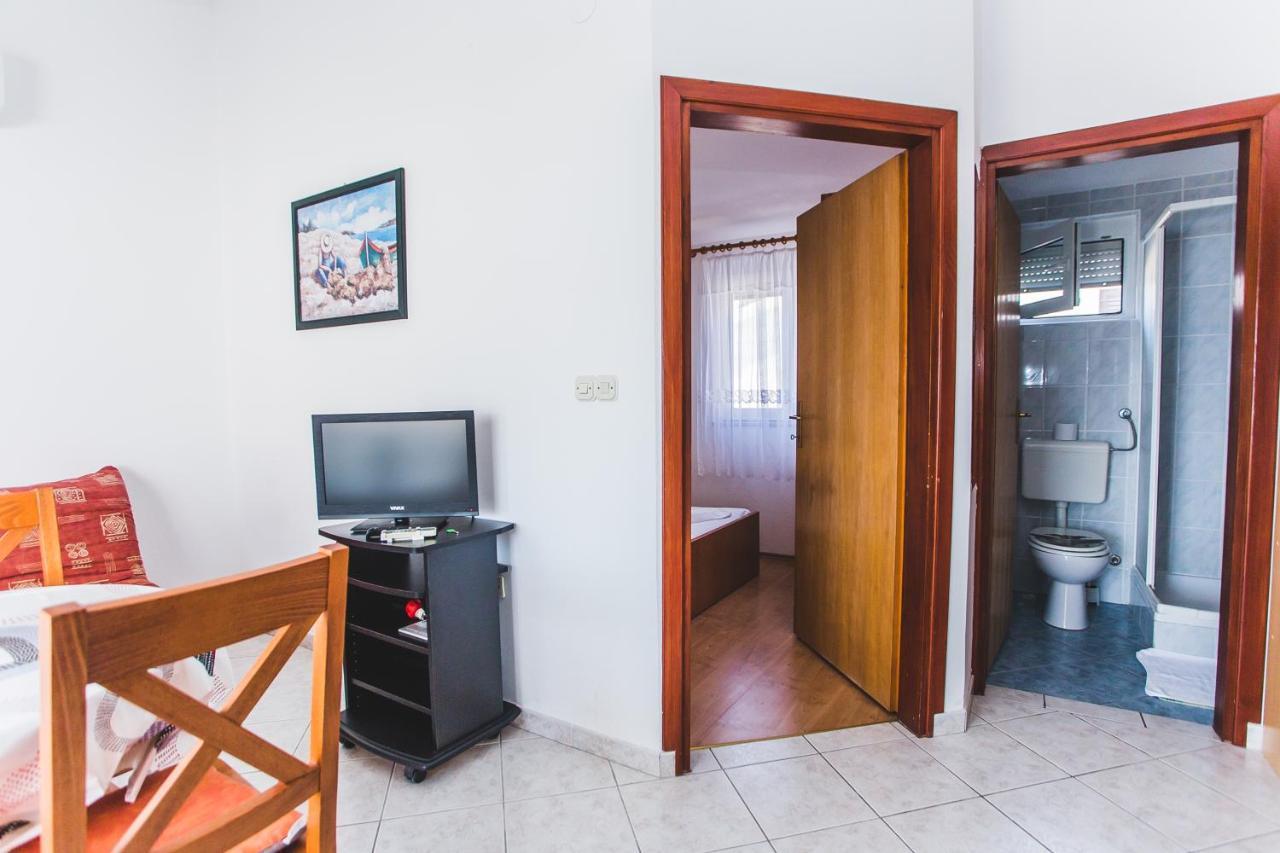 Apartmani Males Rogoznica  Exterior foto