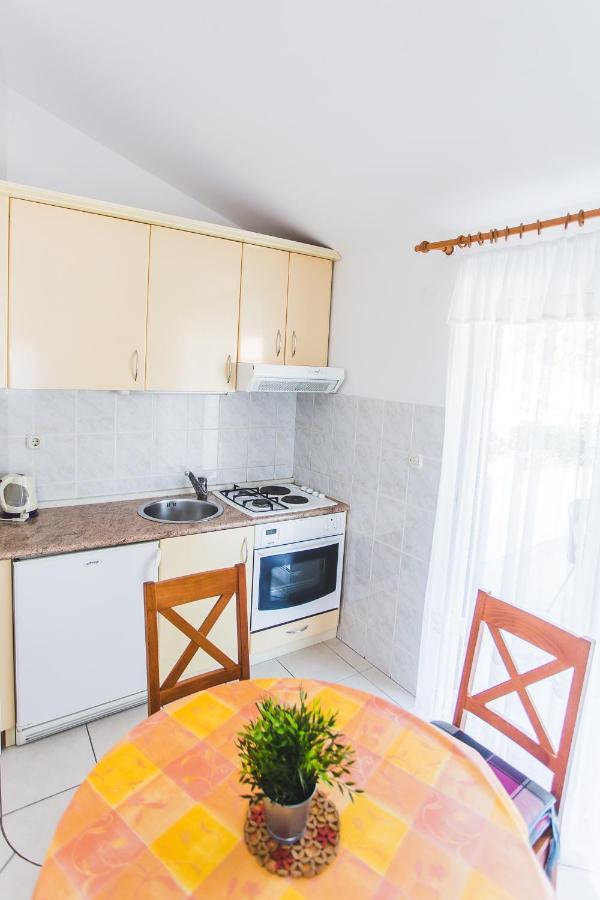 Apartmani Males Rogoznica  Exterior foto
