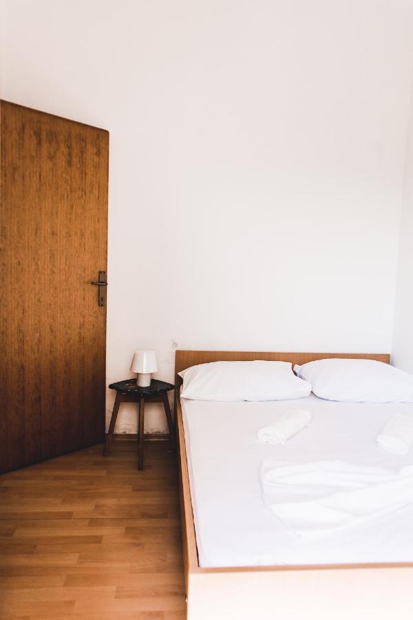 Apartmani Males Rogoznica  Exterior foto