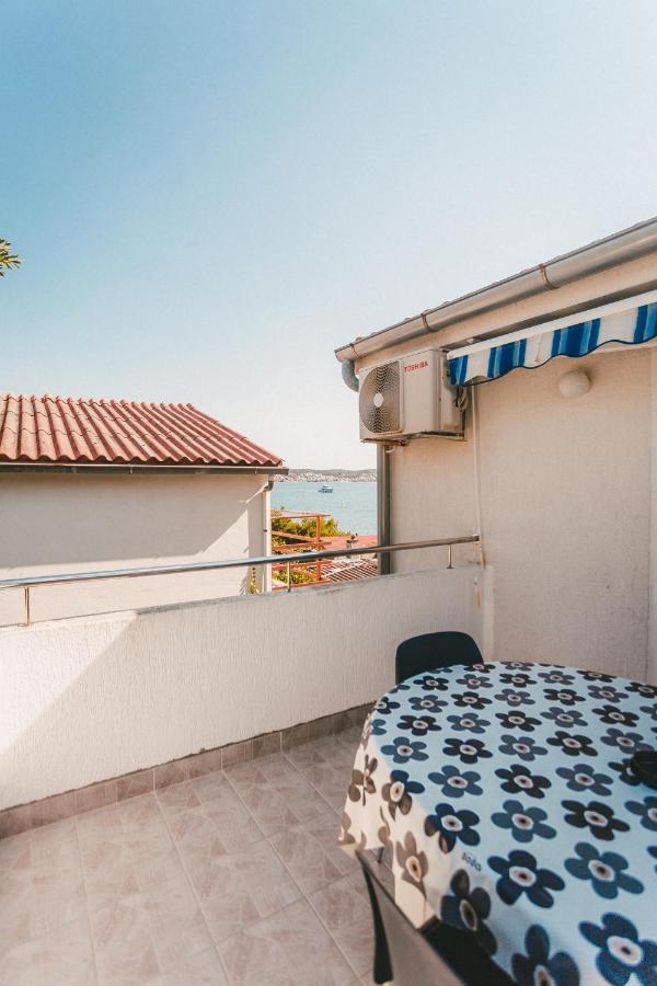 Apartmani Males Rogoznica  Exterior foto