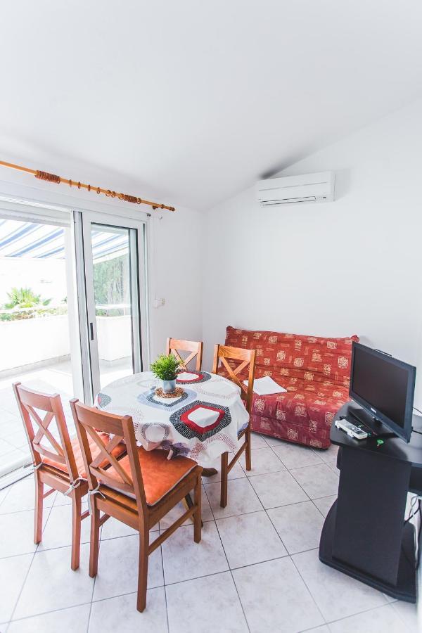Apartmani Males Rogoznica  Exterior foto
