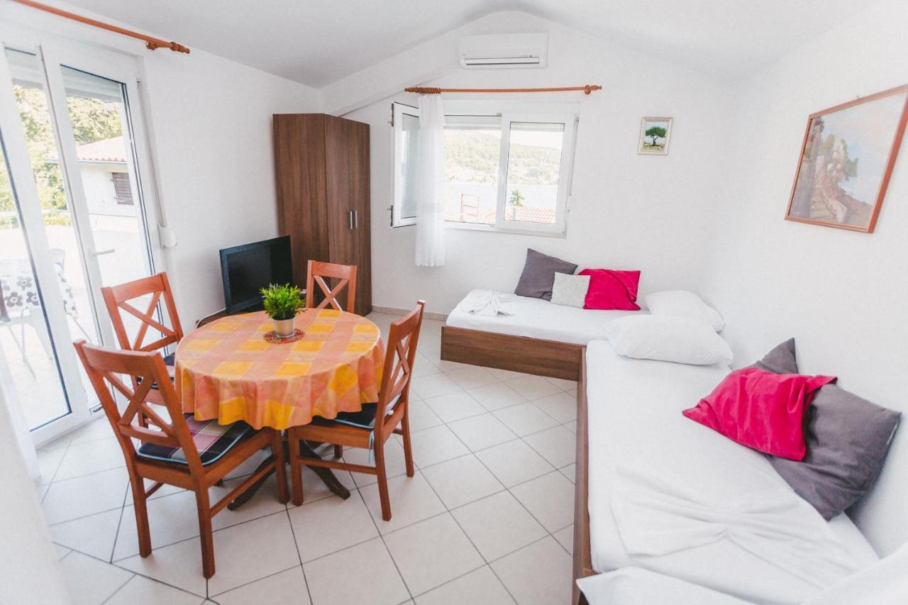 Apartmani Males Rogoznica  Exterior foto