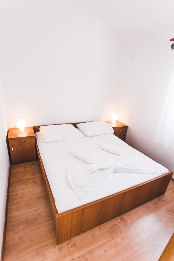 Apartmani Males Rogoznica  Exterior foto