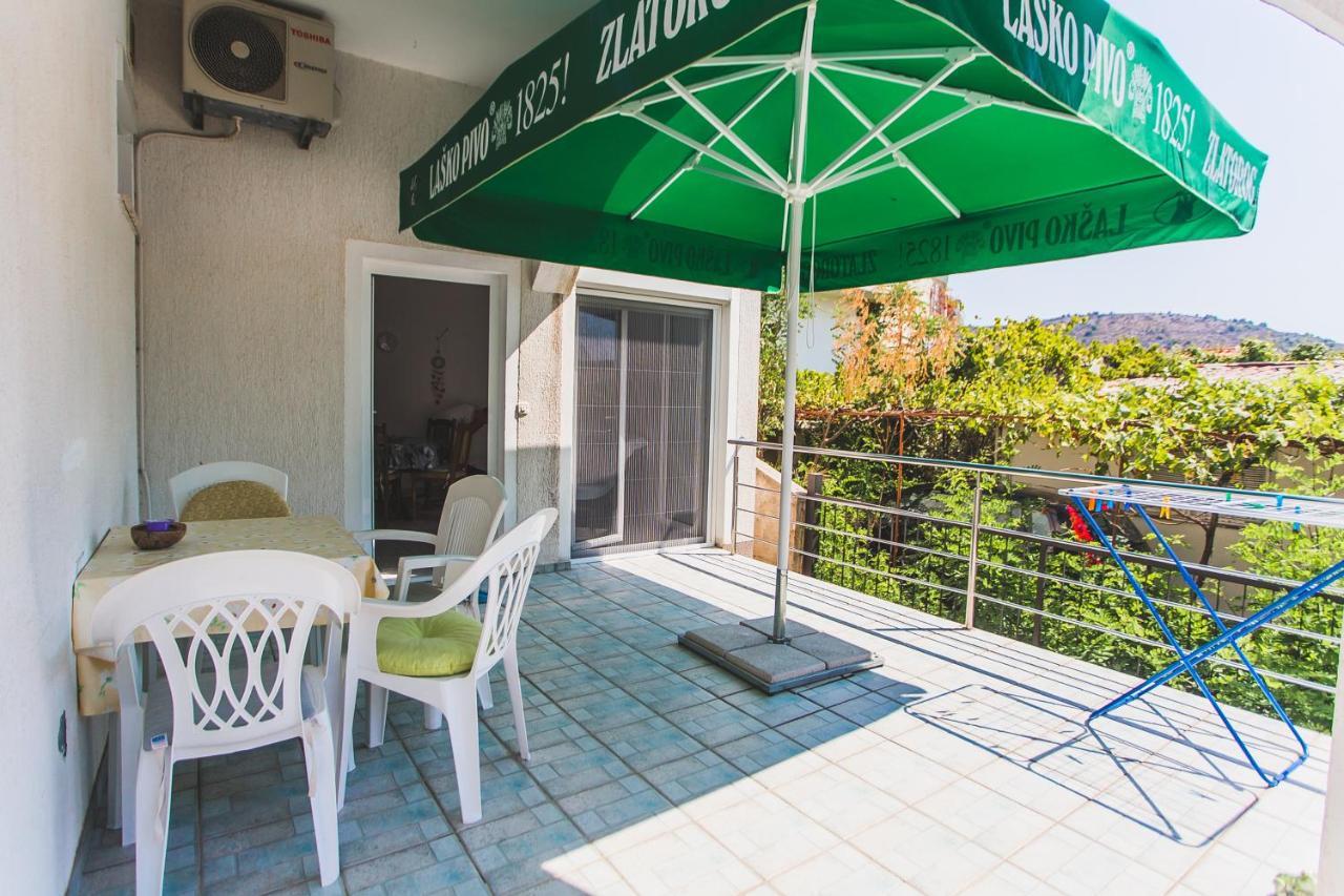 Apartmani Males Rogoznica  Exterior foto