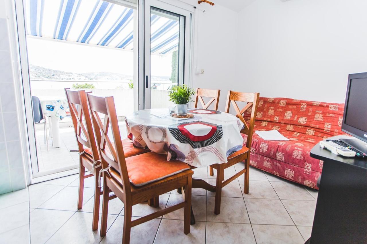 Apartmani Males Rogoznica  Exterior foto